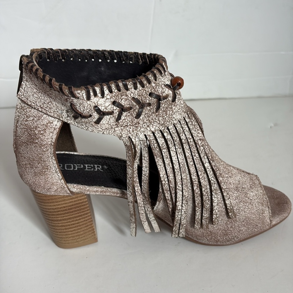 Roper vintage style suede beige w fringe fashion open toe sandal stacked heel - Picture 9 of 16